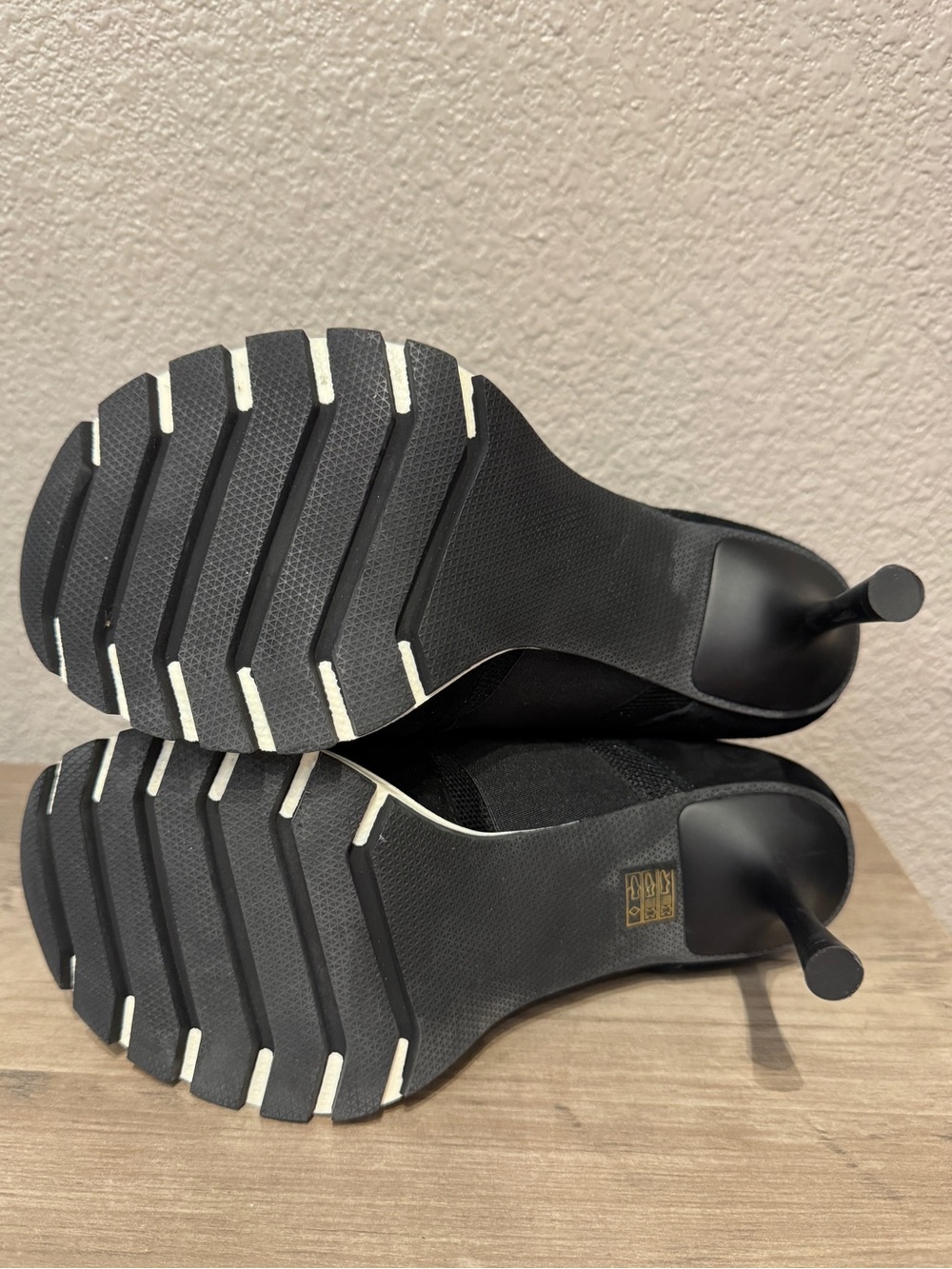 SNEEX The Icon Hy-Heel Pumps Size 9 Black Silver Sneaker Heels - Picture 6 of 7